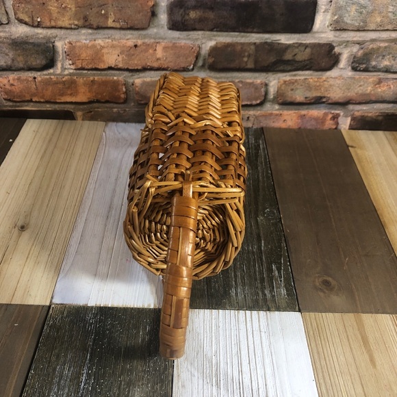 Wicker Hand Made Crafted Scoop Basket with Handle - Picture 8 of 8